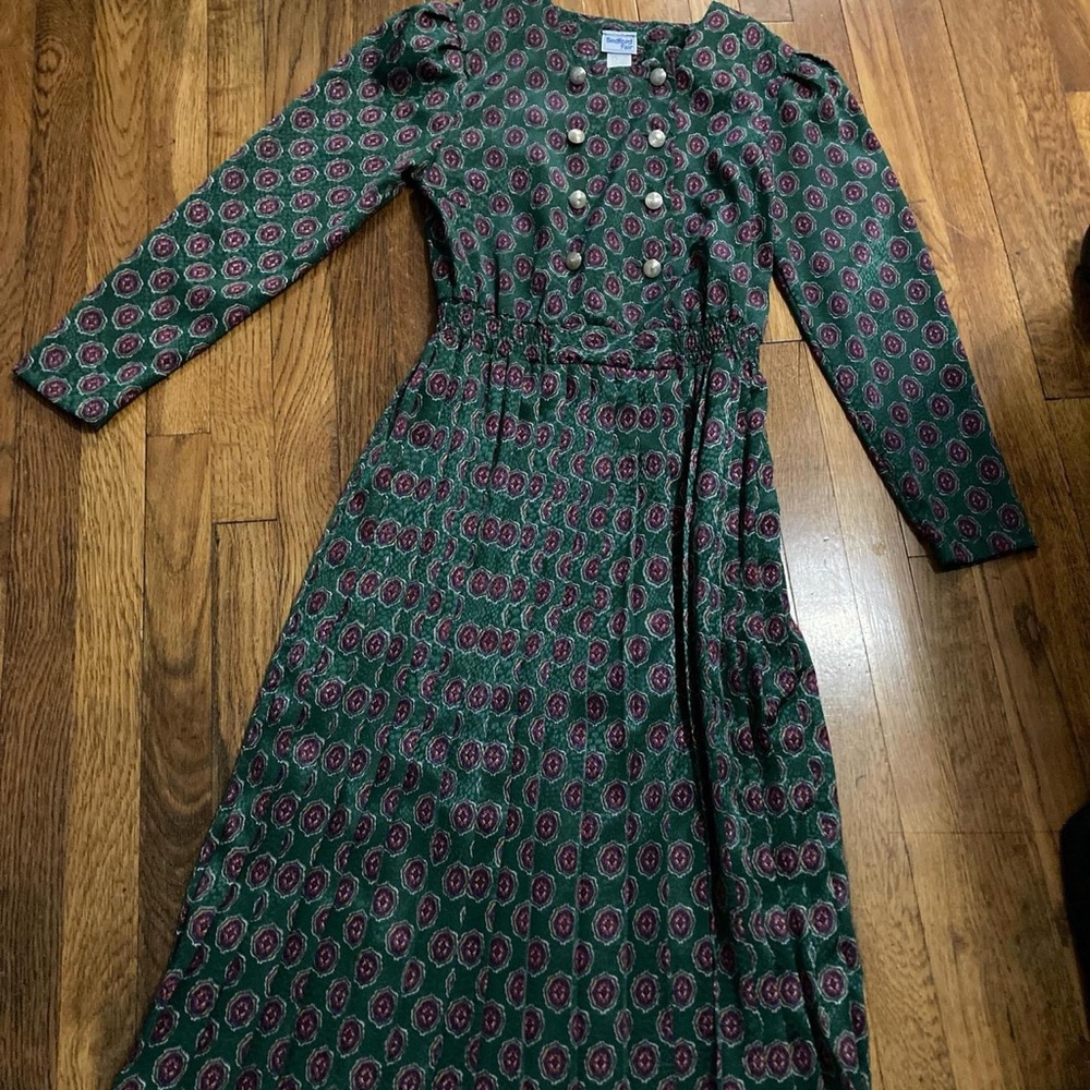 Late 90’s/Early 2000’s Ford Green and Burgundy Pleated Midi Dress & Gold Buttons - Picture 2 of 3